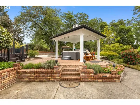 351 Champagne Court Roseburg OR 97471