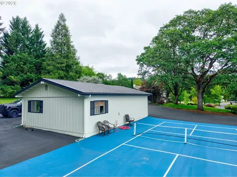 351 Champagne Court Roseburg OR 97471