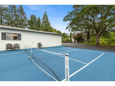 351 Champagne Court Roseburg OR 97471