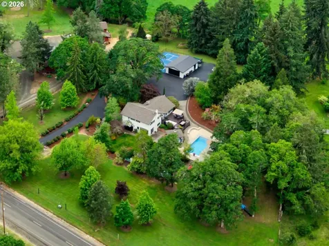 351 Champagne Court Roseburg OR 97471