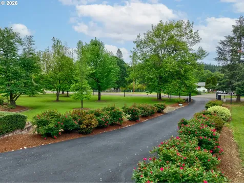 351 Champagne Court Roseburg OR 97471