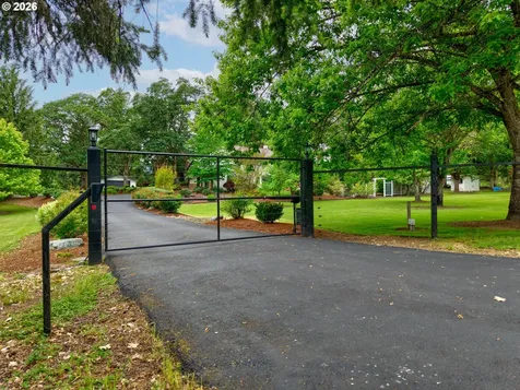 351 Champagne Court Roseburg OR 97471