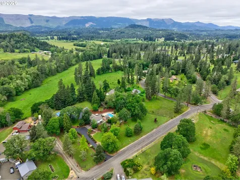 351 Champagne Court Roseburg OR 97471