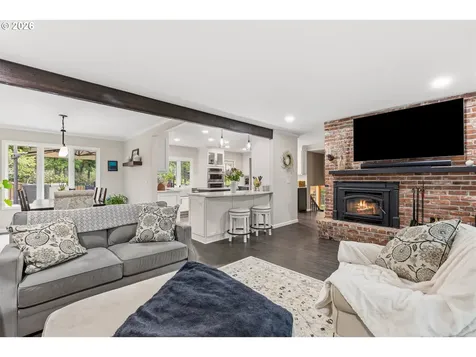 351 Champagne Court Roseburg OR 97471
