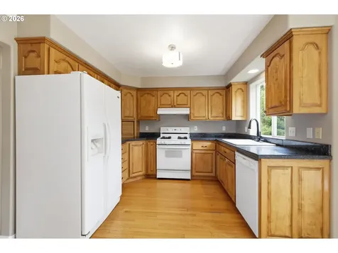 1240 N River Road Cottage Grove OR 97424