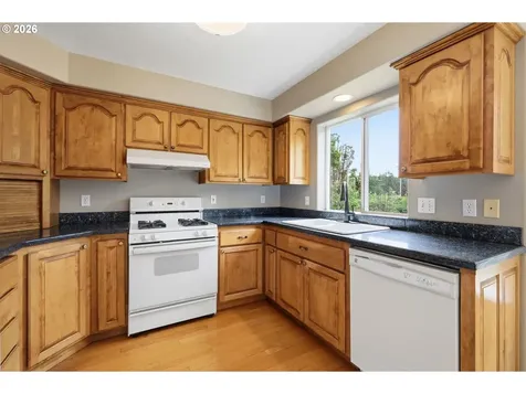 1240 N River Road Cottage Grove OR 97424