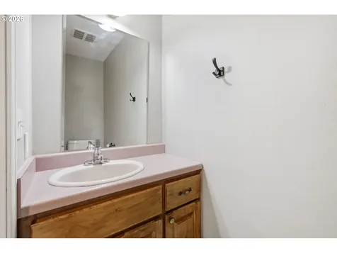 1240 N River Road Cottage Grove OR 97424