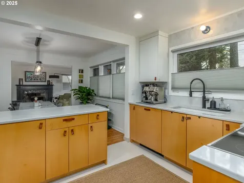8707 SW 19th Avenue Portland OR 97219