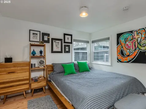 8707 SW 19th Avenue Portland OR 97219