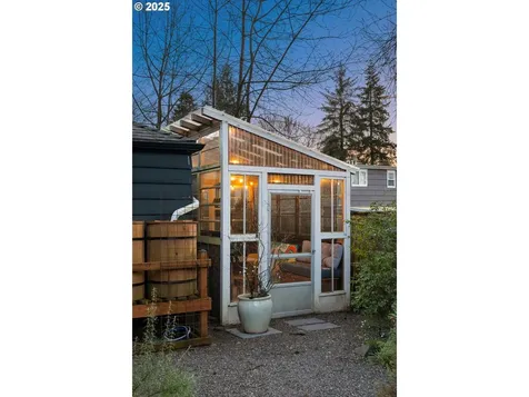 8707 SW 19th Avenue Portland OR 97219