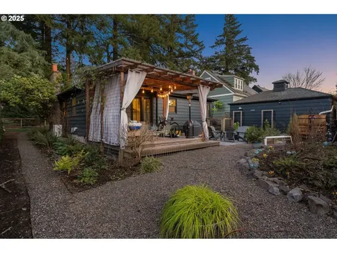 8707 SW 19th Avenue Portland OR 97219