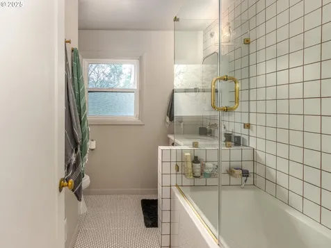 8707 SW 19th Avenue Portland OR 97219