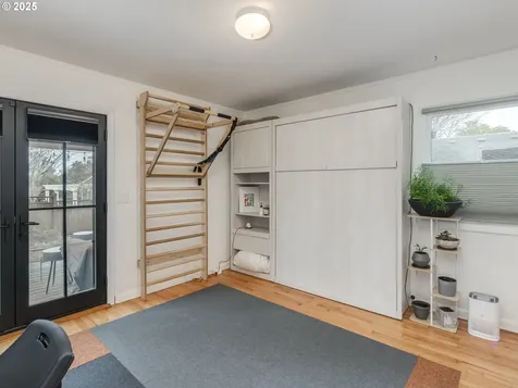 8707 SW 19th Avenue Portland OR 97219