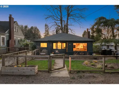 8707 SW 19th Avenue Portland OR 97219