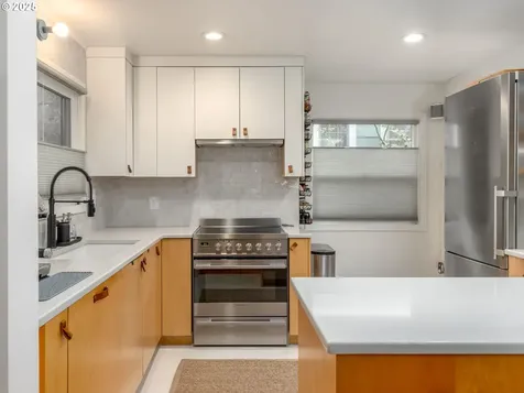 8707 SW 19th Avenue Portland OR 97219