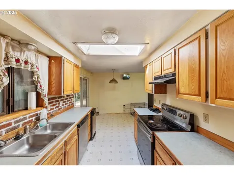 1090 Sanford Street Coos Bay OR 97420