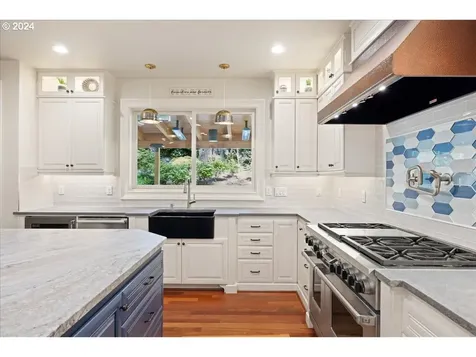 260 Iron Mountain Boulevard Lake Oswego OR 97034