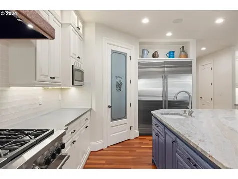 260 Iron Mountain Boulevard Lake Oswego OR 97034
