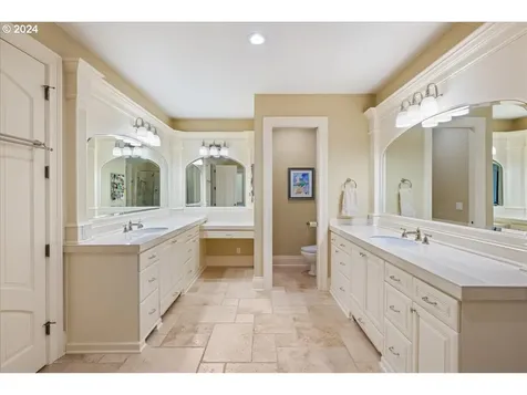 260 Iron Mountain Boulevard Lake Oswego OR 97034