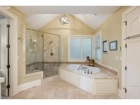 260 Iron Mountain Boulevard Lake Oswego OR 97034