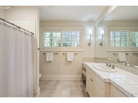 260 Iron Mountain Boulevard Lake Oswego OR 97034
