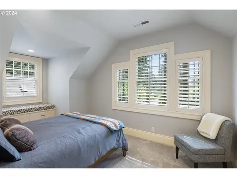260 Iron Mountain Boulevard Lake Oswego OR 97034