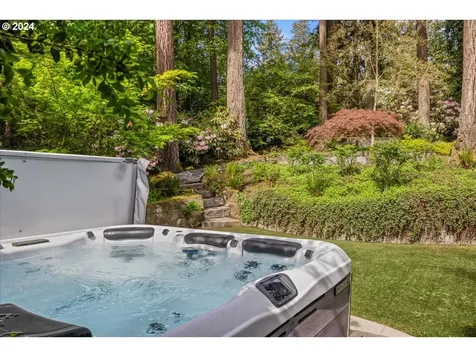 260 Iron Mountain Boulevard Lake Oswego OR 97034