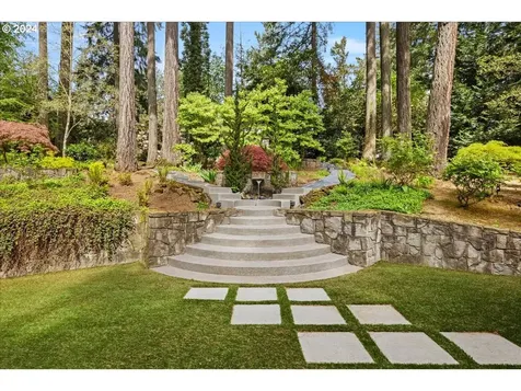 260 Iron Mountain Boulevard Lake Oswego OR 97034