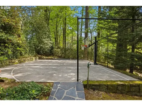 260 Iron Mountain Boulevard Lake Oswego OR 97034