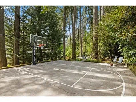 260 Iron Mountain Boulevard Lake Oswego OR 97034