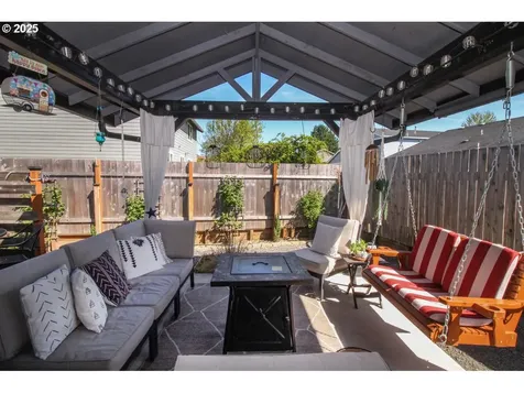 688 SE 69th Court Hillsboro OR 97123