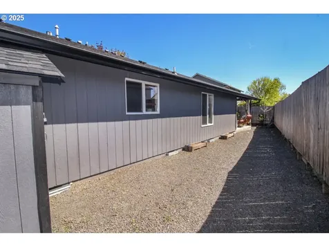 688 SE 69th Court Hillsboro OR 97123