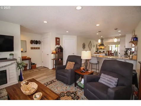 688 SE 69th Court Hillsboro OR 97123