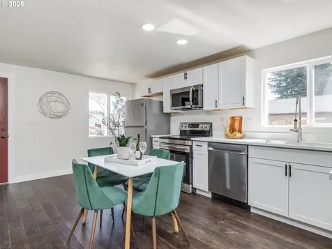 1542 NE 10th Avenue Mcminnville OR 97128