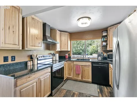 144 Peppertree Court Roseburg OR 97471