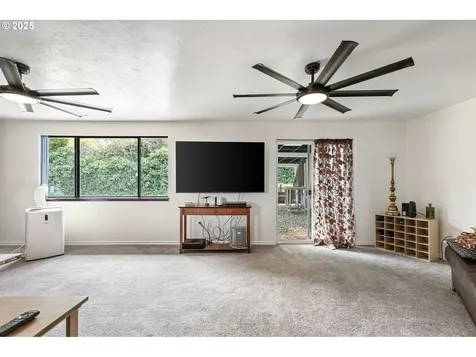 144 Peppertree Court Roseburg OR 97471