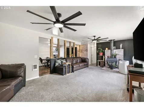 144 Peppertree Court Roseburg OR 97471