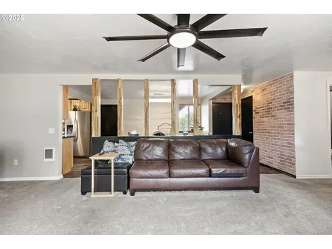 144 Peppertree Court Roseburg OR 97471