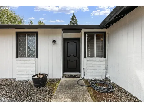 144 Peppertree Court Roseburg OR 97471