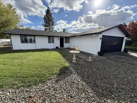 144 Peppertree Court Roseburg OR 97471