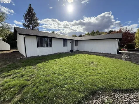 144 Peppertree Court Roseburg OR 97471
