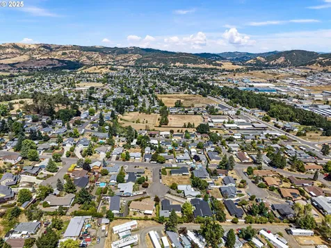 144 Peppertree Court Roseburg OR 97471