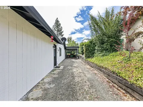 144 Peppertree Court Roseburg OR 97471