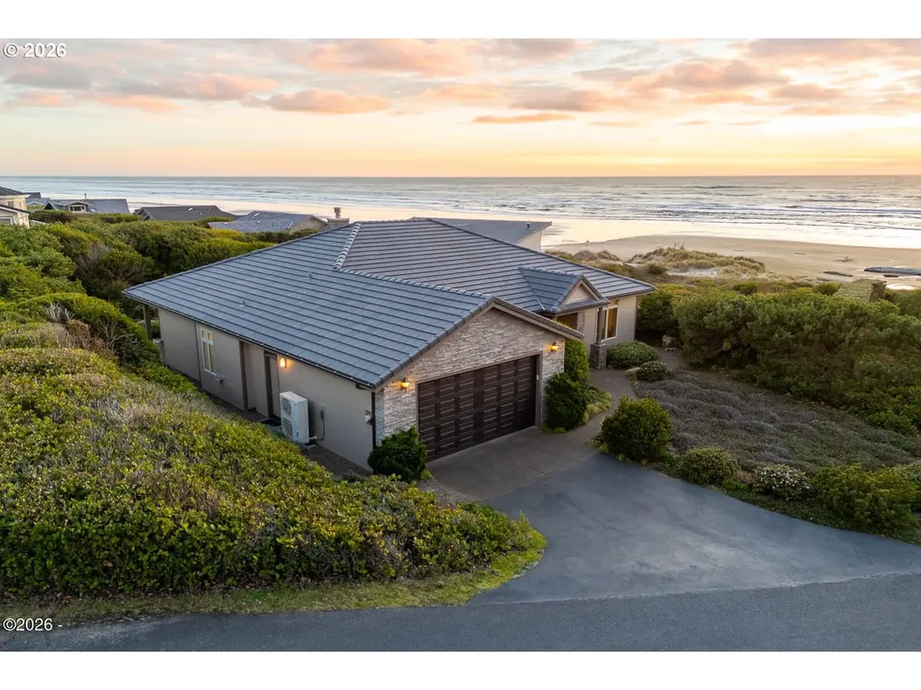 4271 NW Hidden Lake Loop Waldport OR 97394