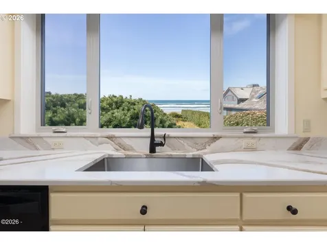 4271 NW Hidden Lake Loop Waldport OR 97394