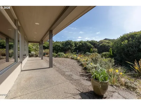 4271 NW Hidden Lake Loop Waldport OR 97394