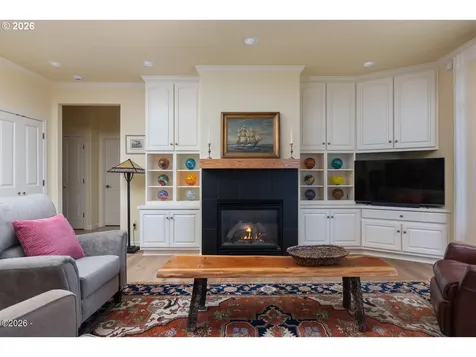 4271 NW Hidden Lake Loop Waldport OR 97394