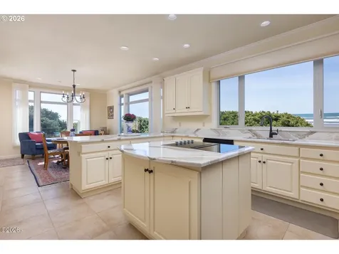 4271 NW Hidden Lake Loop Waldport OR 97394