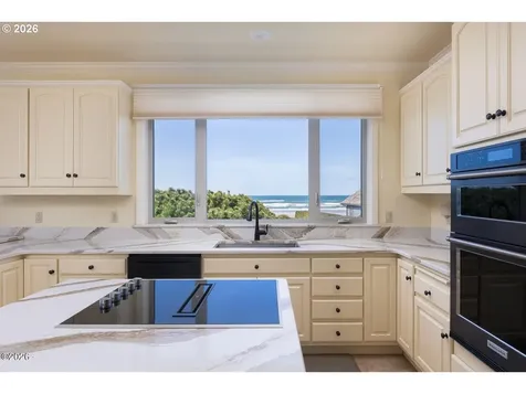 4271 NW Hidden Lake Loop Waldport OR 97394