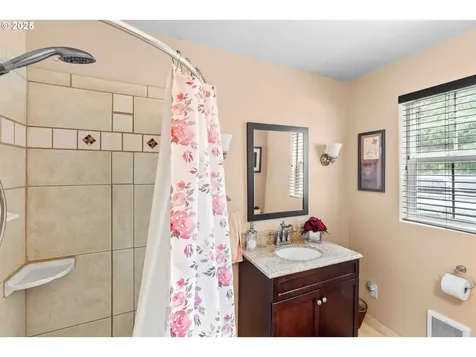 1042 W State Route 4 Cathlamet WA 98612